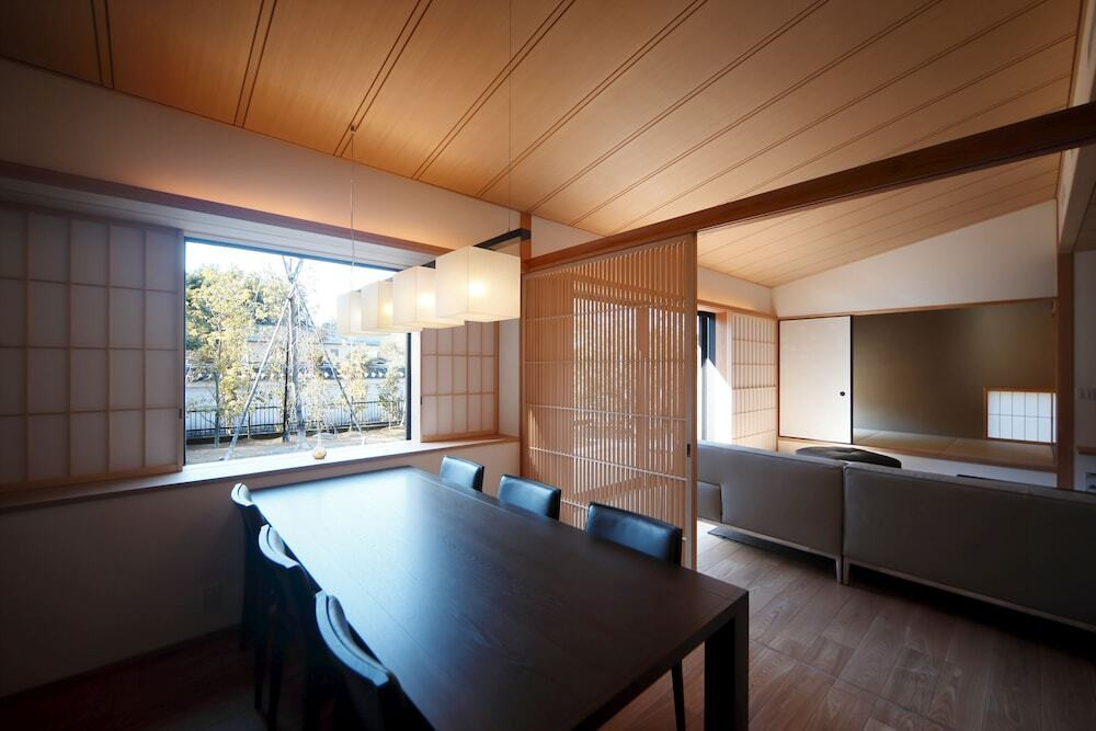 客室内のダイニングエリア