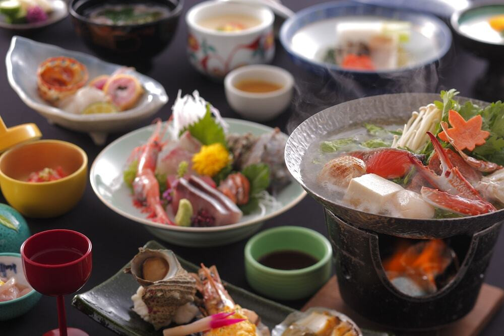 2.時間によって表情をかえる露天風呂の景色が素敵！「ホテル海望」3450577