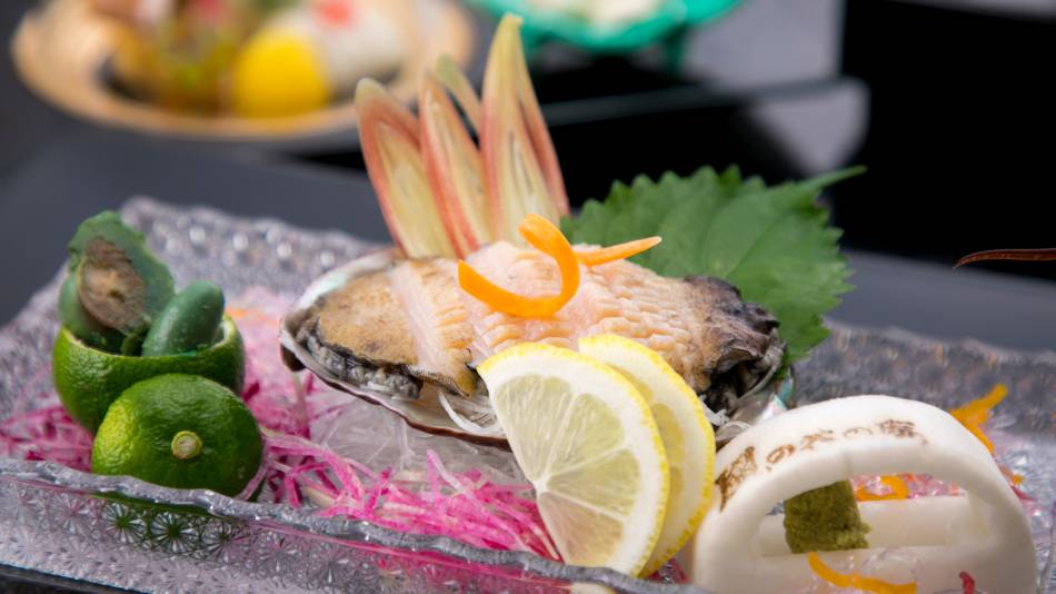 あわび料理の一例 / 4