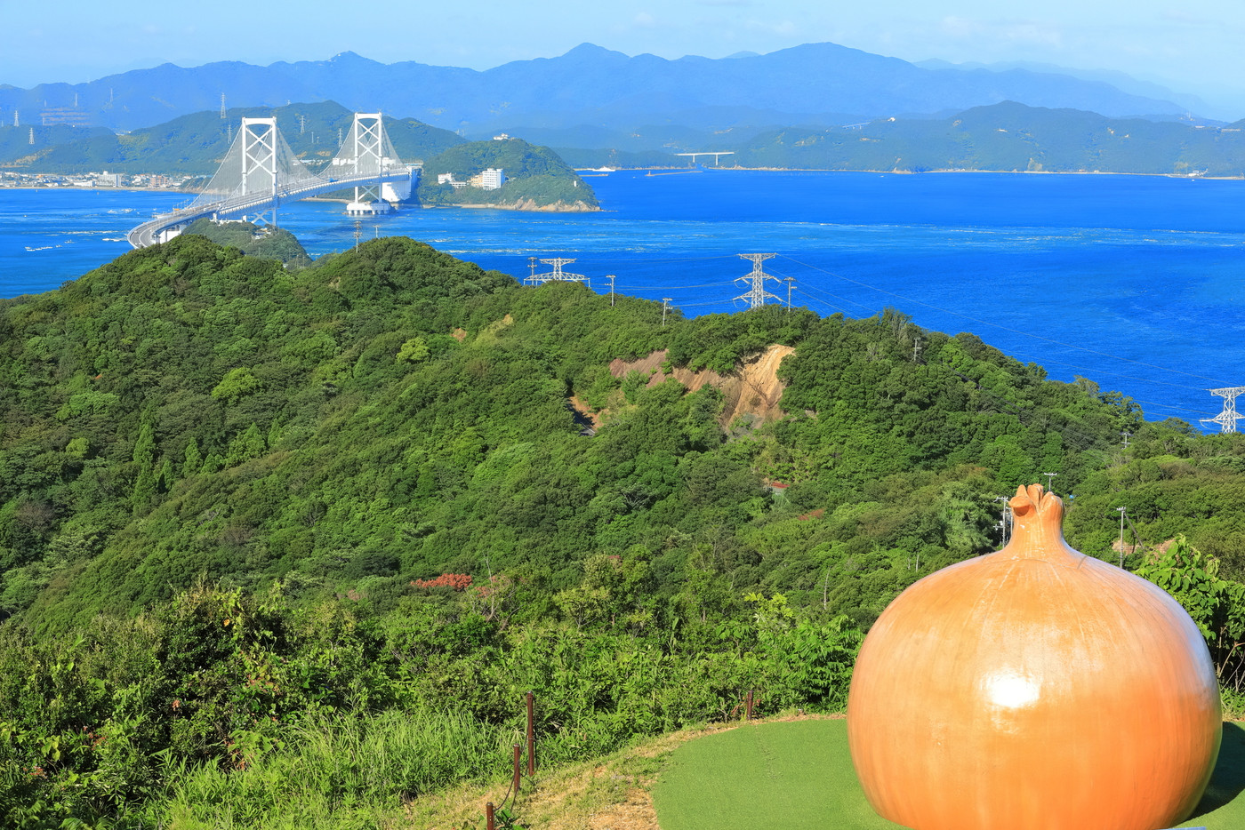 淡路島から見た鳴門海峡と大鳴門橋