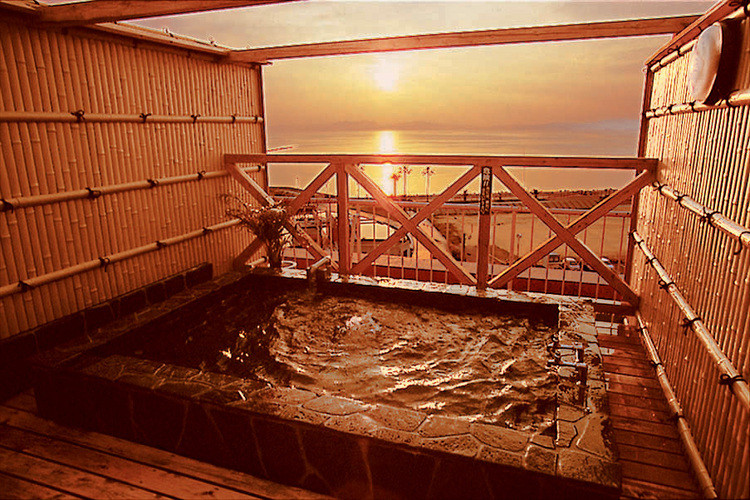 無料で何度も入れる！海が見える貸切露天風呂に心ときめく3844349