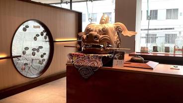 ロビーに飾られた「獅子頭」 / 3