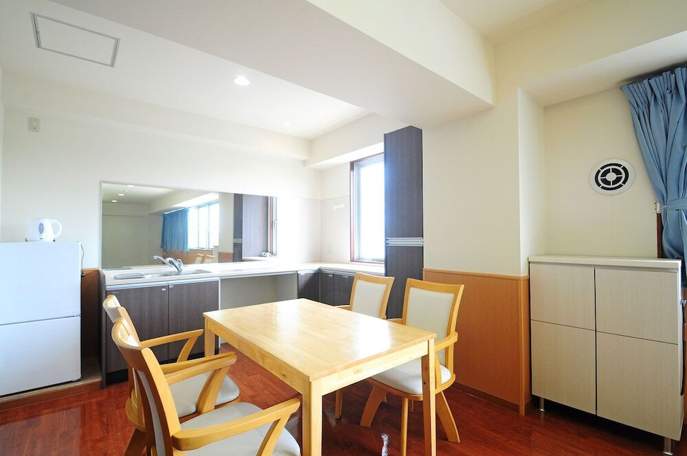 客室内のダイニングエリア