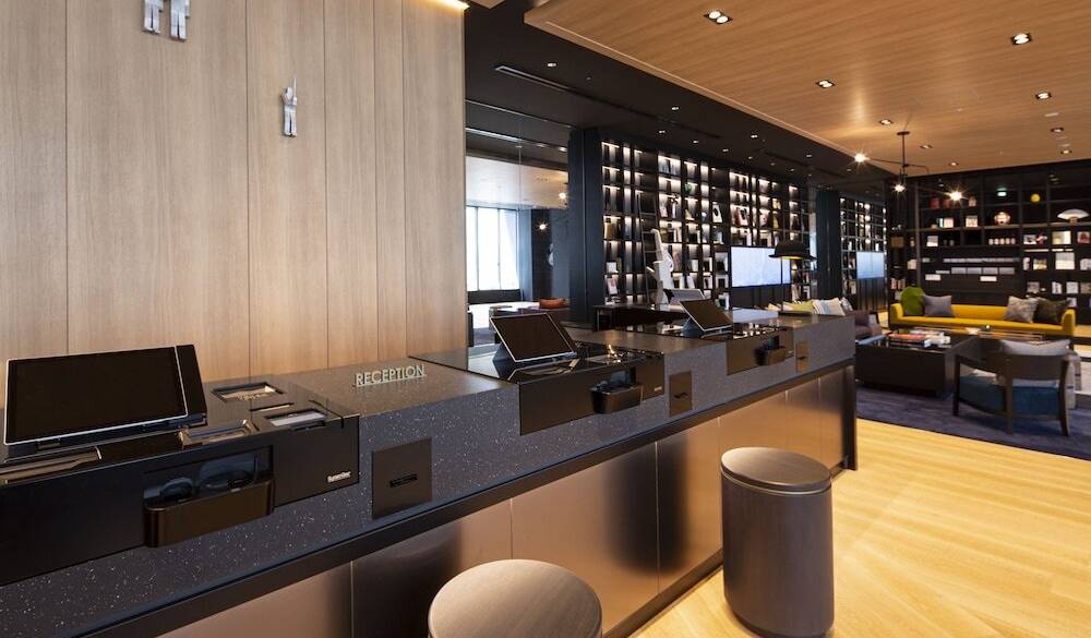 フロントカウンター / 1