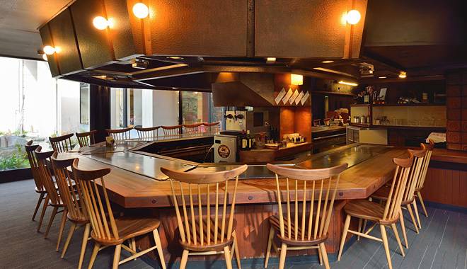 鉄板焼きランチで
とろけるお肉に舌鼓 / 2