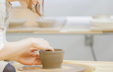 6 Best Hotels &amp; Ryokans for Pottery Experience Trips Nationwide