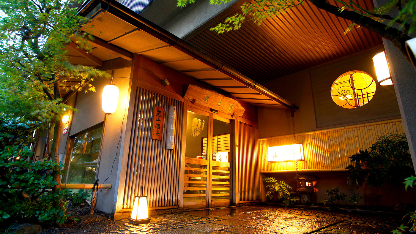 9.明治30年創業の京情緒あふれる旅館「渡月亭」3918092