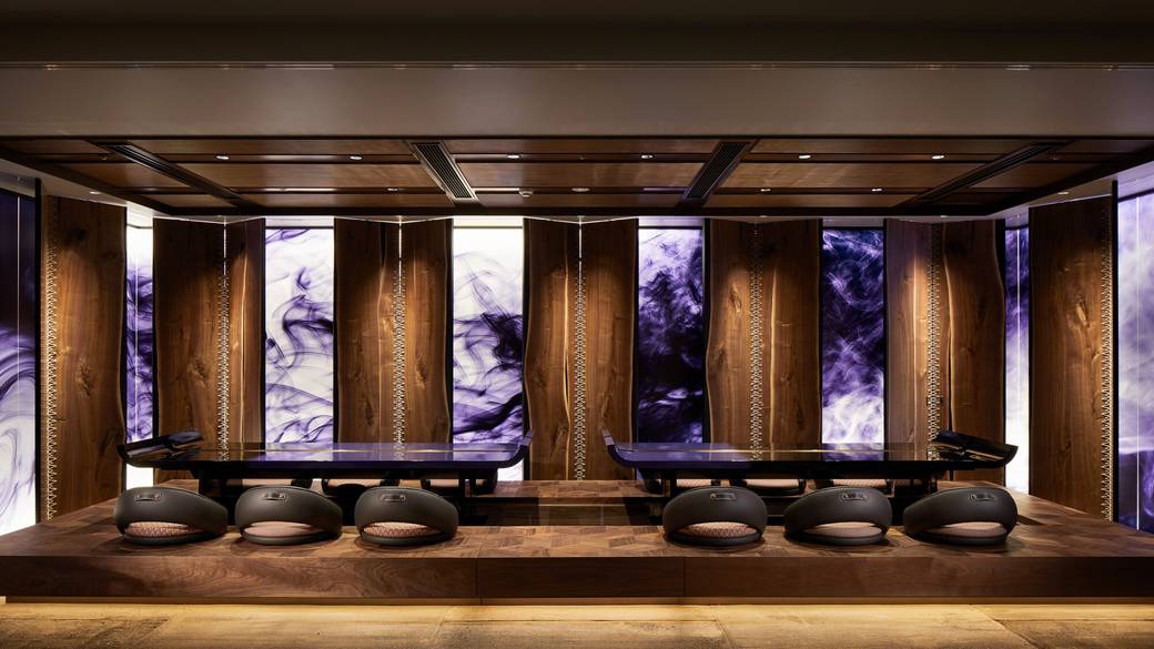 出発までは
ラウンジでくつろいで / 2