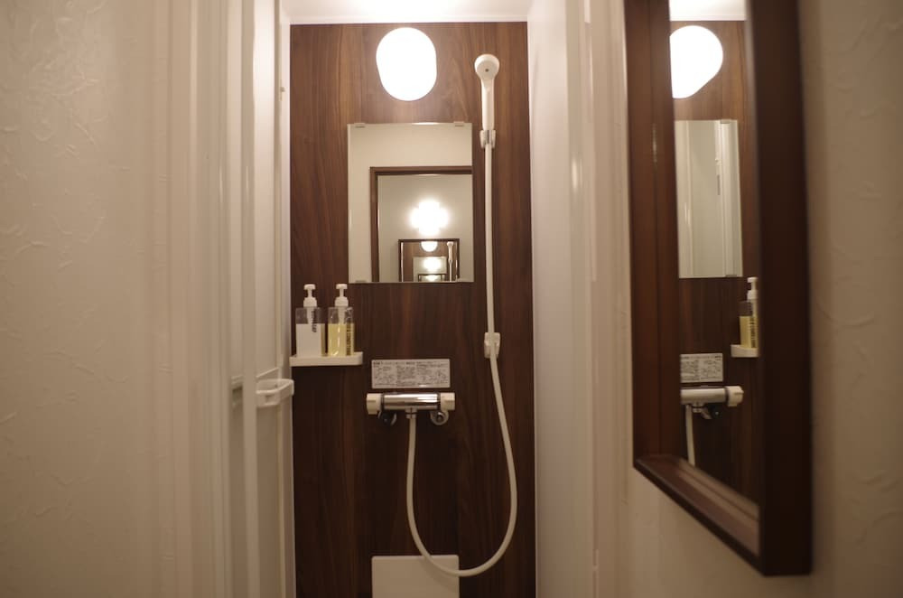 バスルームのシャワー