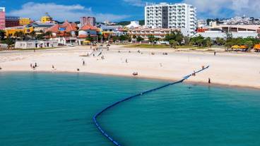 ビーチ越しのホテル外観 / 2