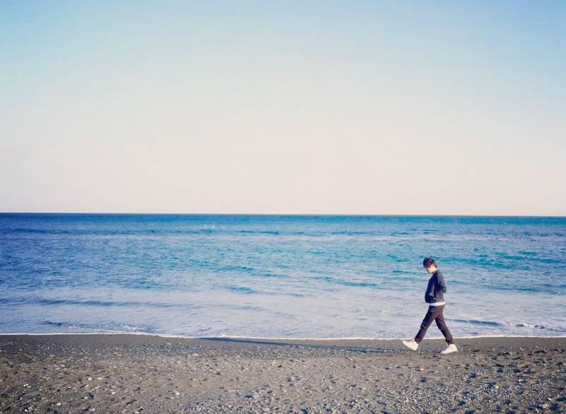 朝の海辺でお散歩 / 1