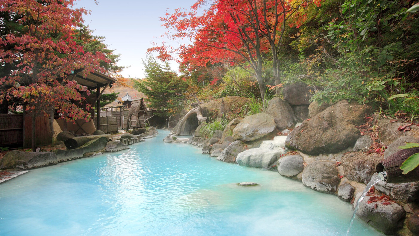 若い女性、女子旅、温泉、露天風呂、旅行