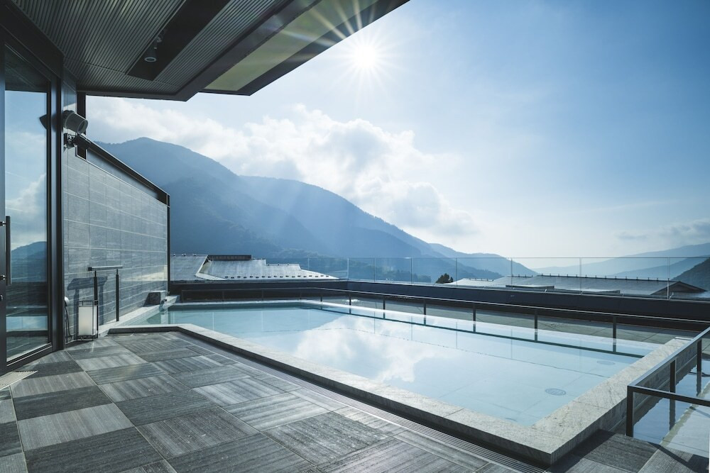 温泉やゲストラウンジで思い思いに過ごせる温泉旅館4279671