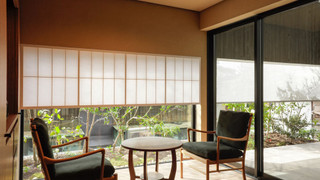 新館206:スーペリアルーム バルコニー付き 中庭ビュー クイーンベッド