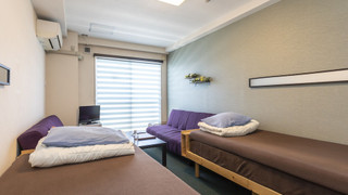 ツインルーム シングルベッド 2 台 共用バスルーム オーシャンビュー