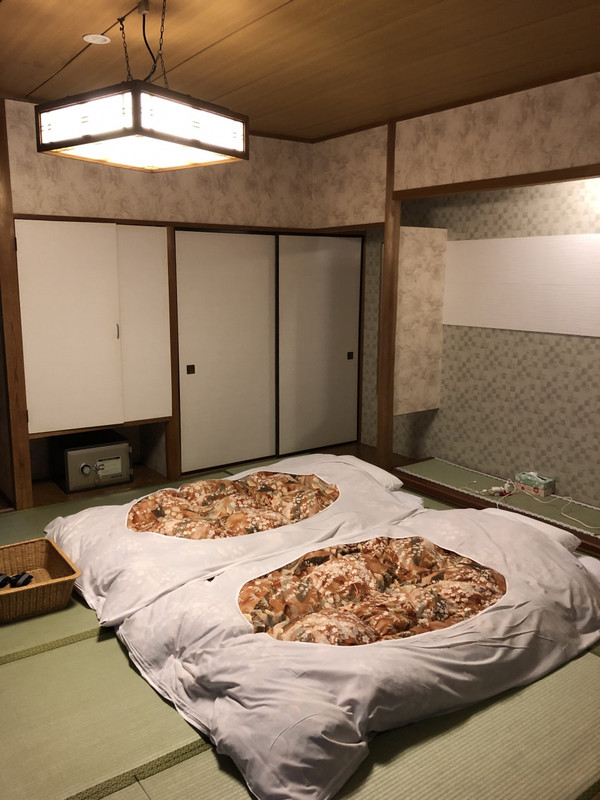 チェックイン時にはすでに布団も敷かれています