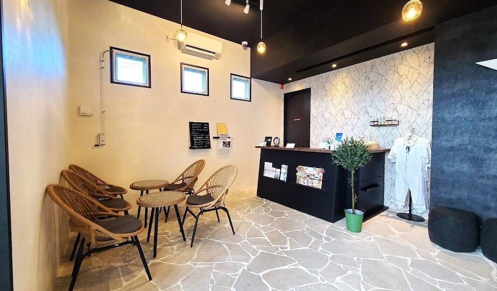 ホテルフロント / 3