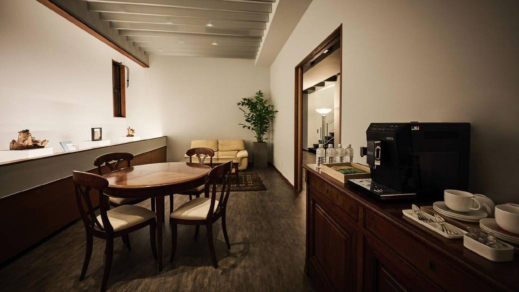 チェックアウトまで
BGMを聞きながら読書 / 3