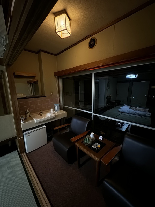 洗面はボロいです…