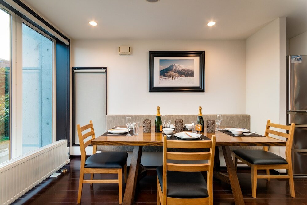 客室内のダイニングエリア