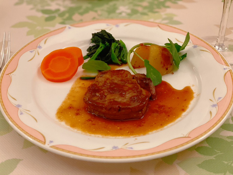 「プティ・ホテル セ・ボン」 料理 204070511 牛フィレ肉 赤ワインソース