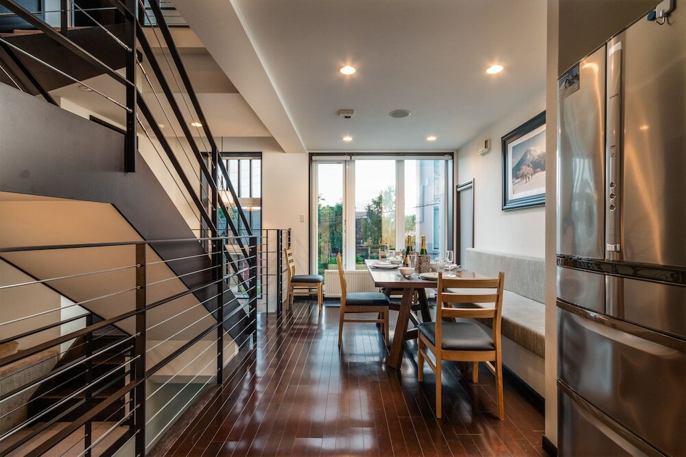 客室内のダイニングエリア