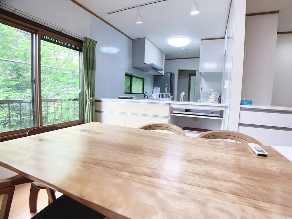 客室内のダイニングエリア