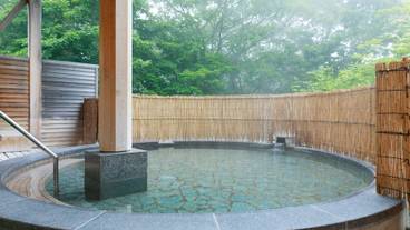 大浴場の温泉露天風呂 / 1
