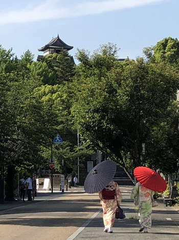 城下町らしく着物が素敵に似合って、お城が又いい感じ!