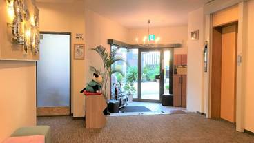 内部エントランス / 2