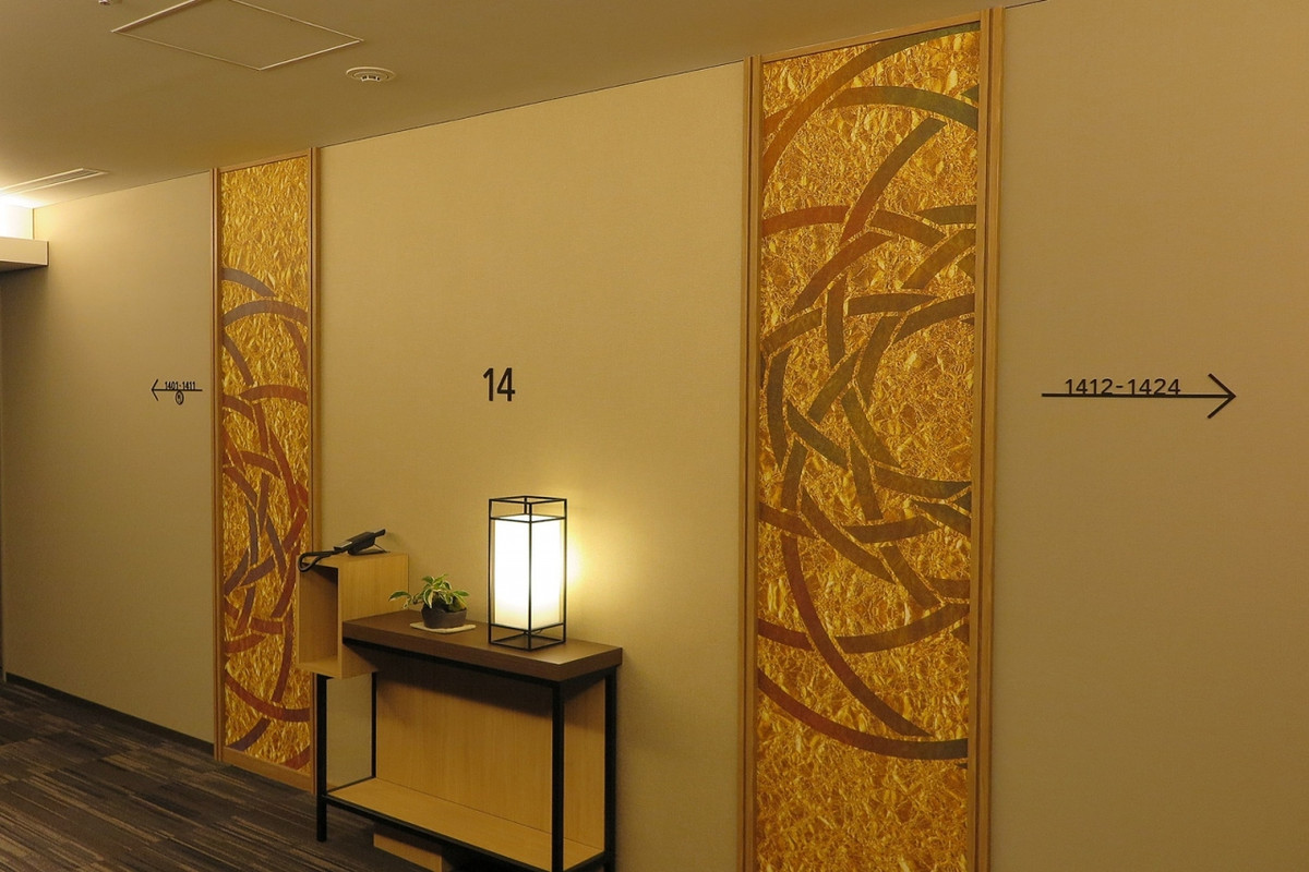 エレベーターホール、どんどん浅草に染まっていきます