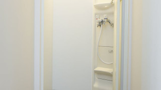 エコノミー 4 人部屋 共用バスルーム