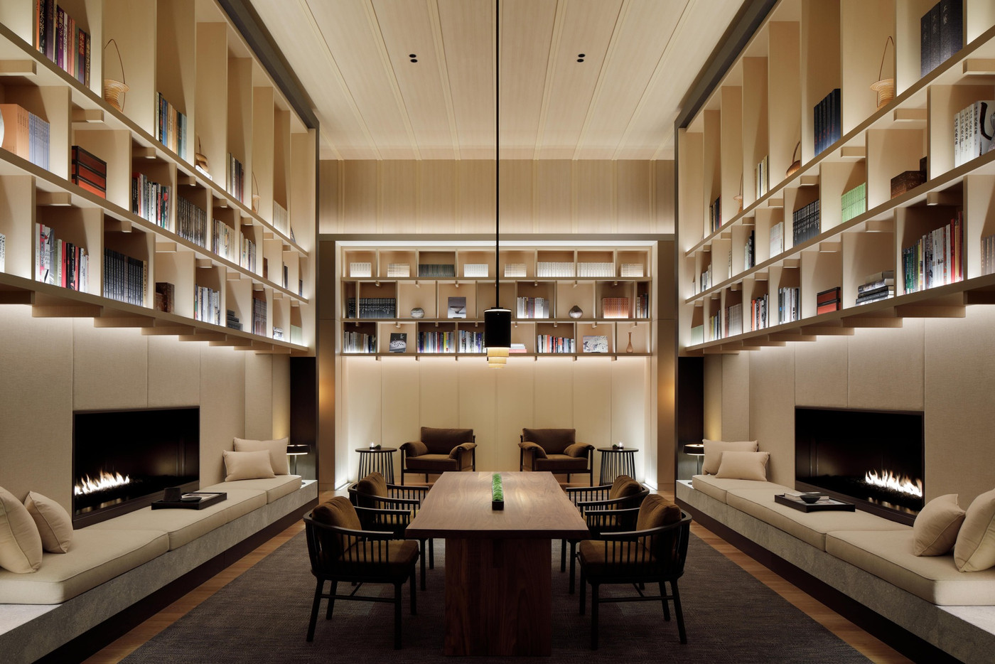 和と洋の洗練された客室から中禅寺湖を眺めて3460126