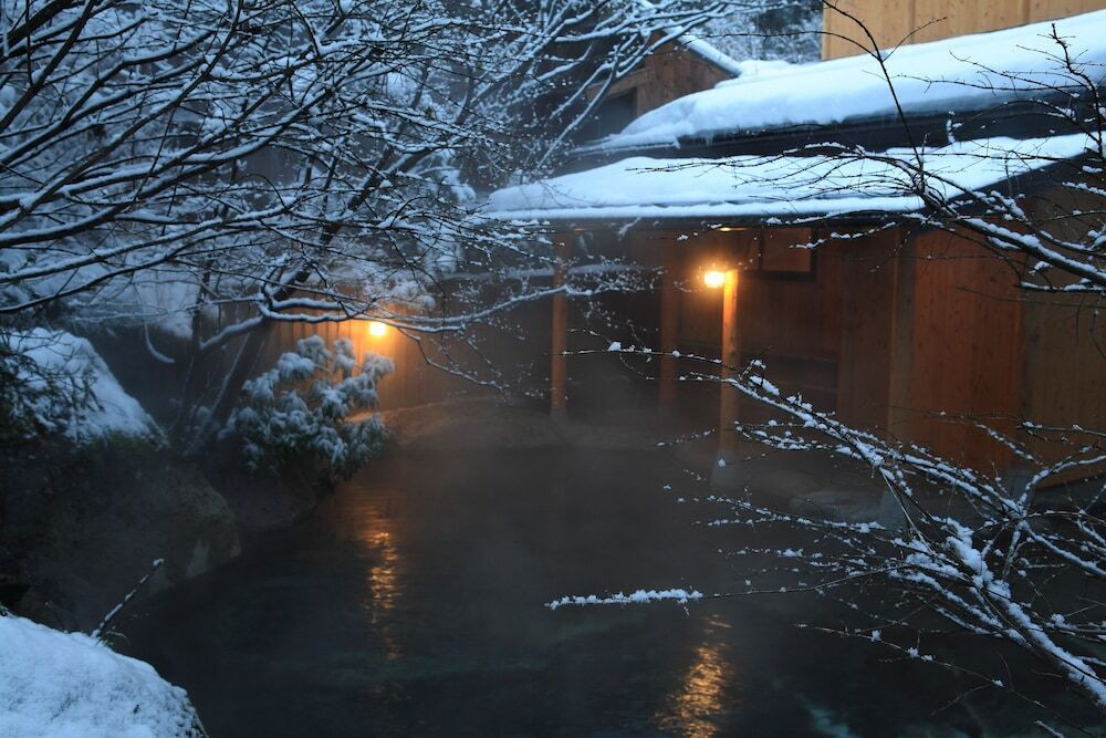男性大浴場　露天風呂　冬景色