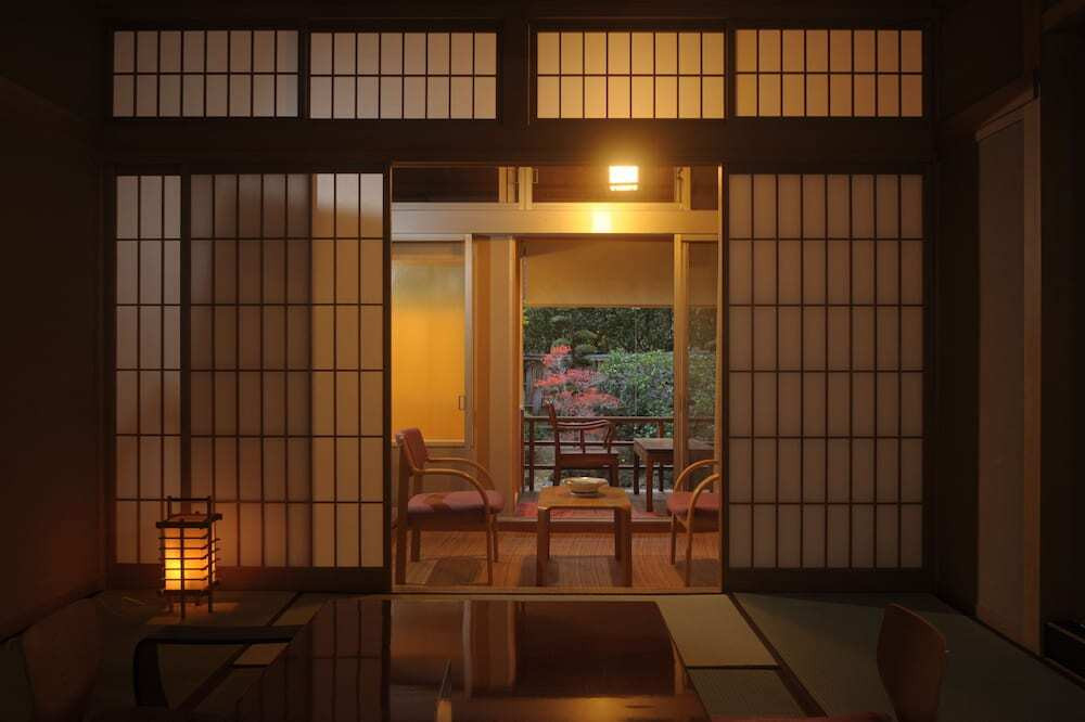 色が変わる不思議な湯に出会える！大正8年創業のクラシックホテル4018716