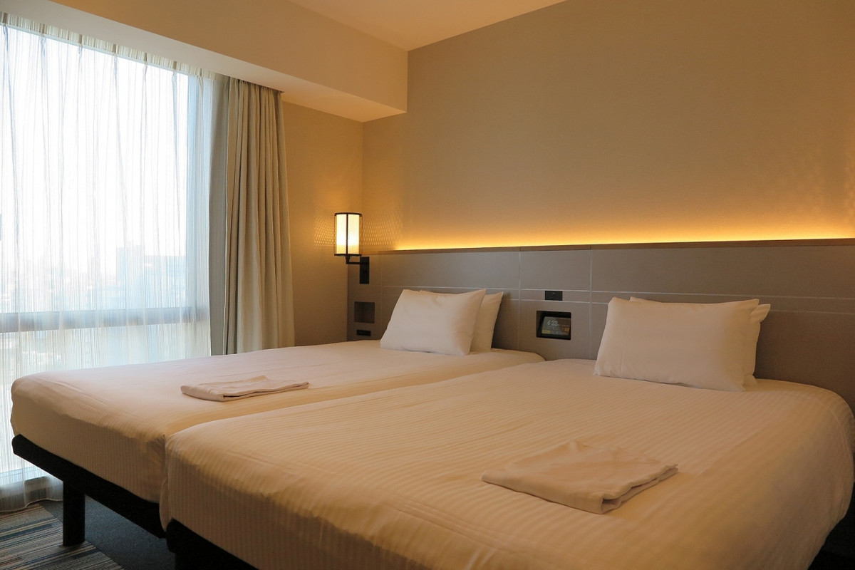 やはり和風デザインのライト、照明の色合いも柔らかです