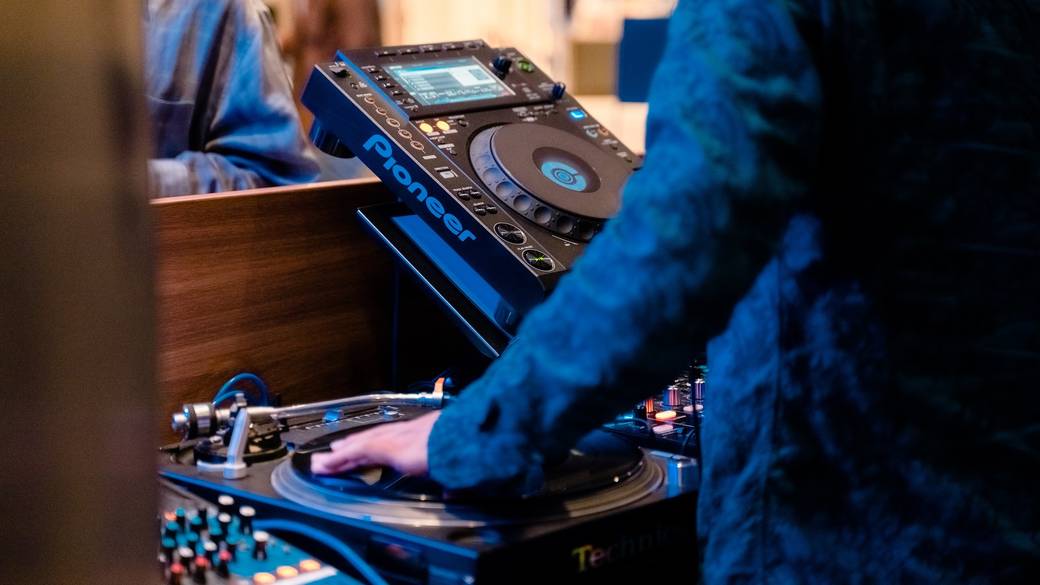 ラウンジで楽しむ
DJイベント / 1