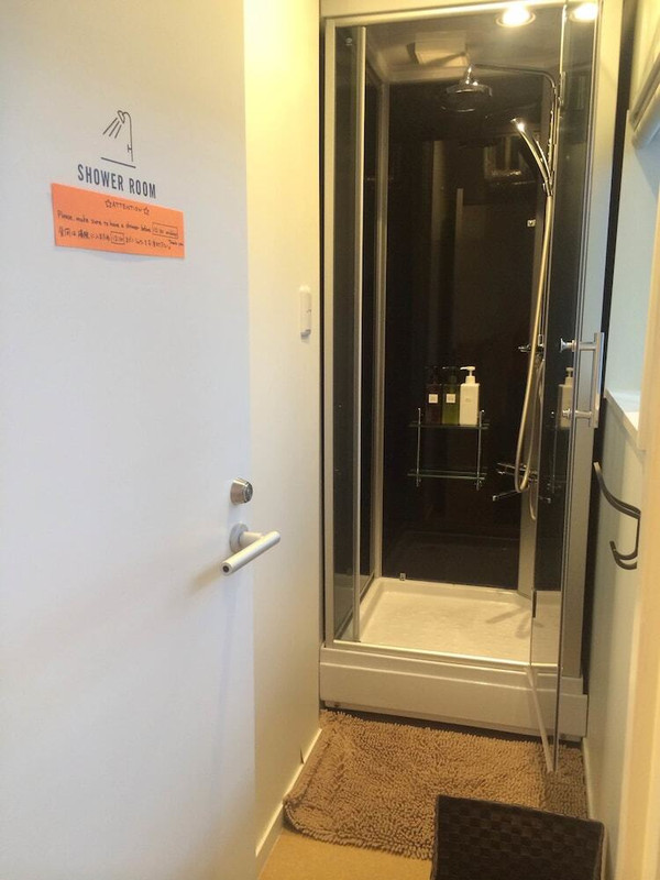 バスルームのシャワー