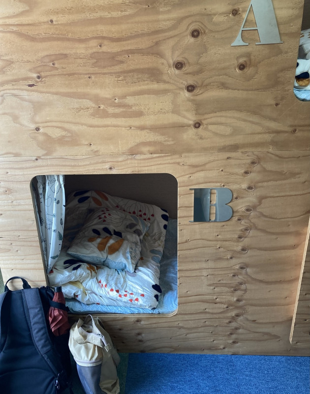 穴入口（狭さが堪らん～胎内回帰）