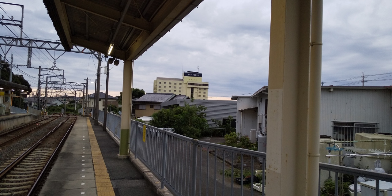 伊勢横山駅からの外観
