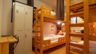 4 人部屋 専用バスルーム