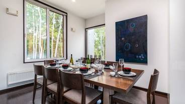 客室内のダイニングエリア / 24