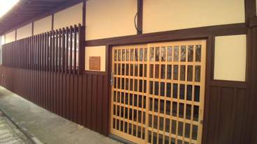 施設の入り口 / 3