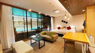 13号室【半露天風呂付】渓流沿い広々角部屋スイート◆62㎡