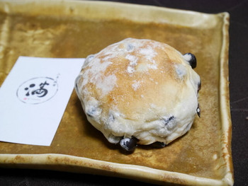 「小麦と酵母 満 エキュート日暮里店」料理 1095835 豆ぱん￥１７０
