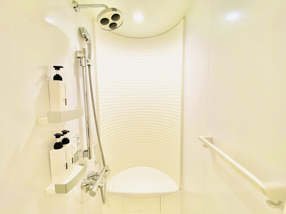 バスルームのシャワー