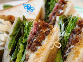 「カフェ フロインドリーブ 本店」料理 1052469 ローストビーフサンドウィッチ