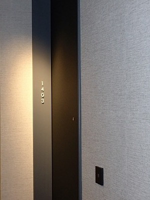 部屋番号 door signが お洒落です