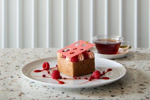 チェックインの前に
至福のスイーツタイム / 2