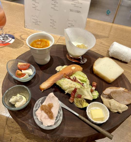 パン派もごはん派も
楽しめる朝食 / 2
